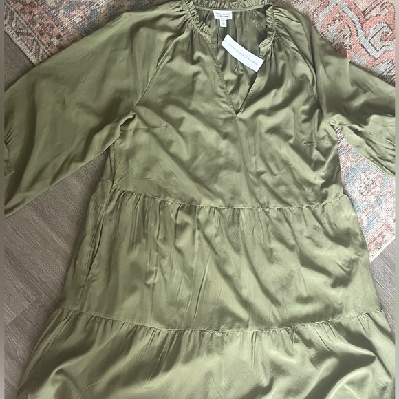 Ruffled neck tiered mini dress - Picture 3 of 4